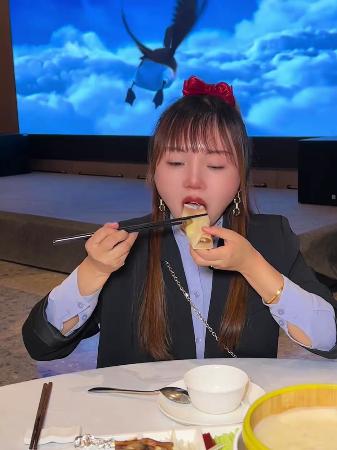 东鑫酒店去尝尝,真的物美价廉