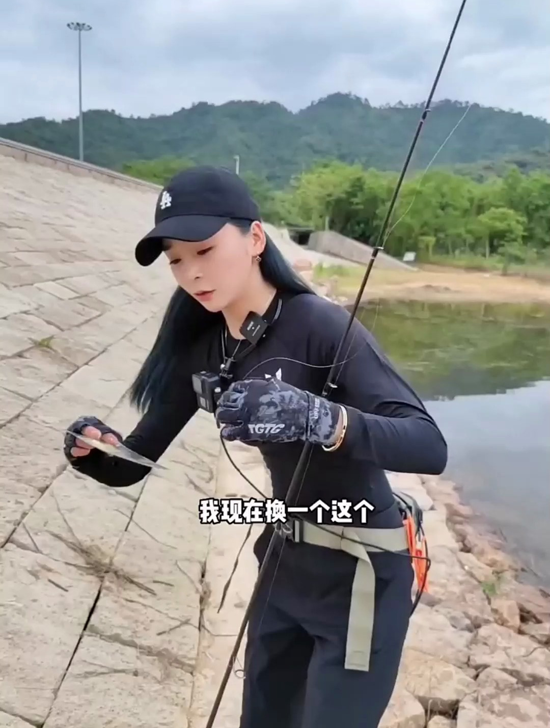 钓鱼的第一视角,老板怕我钓太多让我换钩子