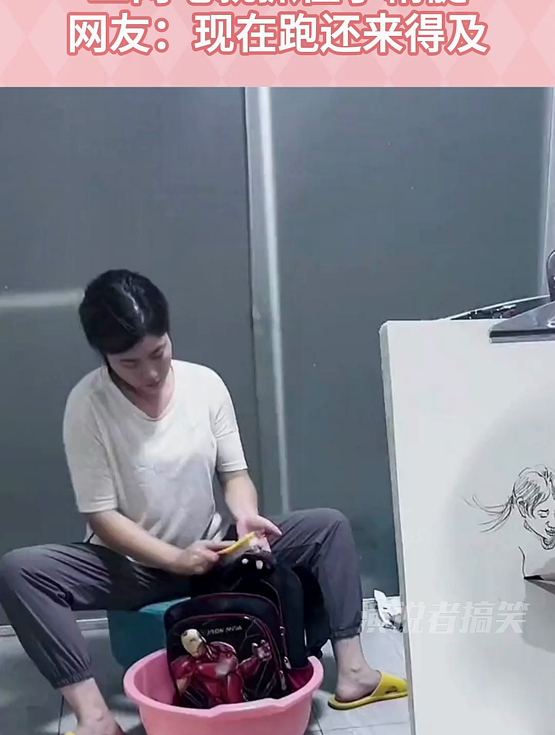 儿子给妈妈画素描,三两笔就抓住了精髓,网友:现在跑还来得及