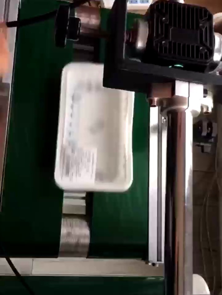 工业读码器识读猪肉包装盒二维码