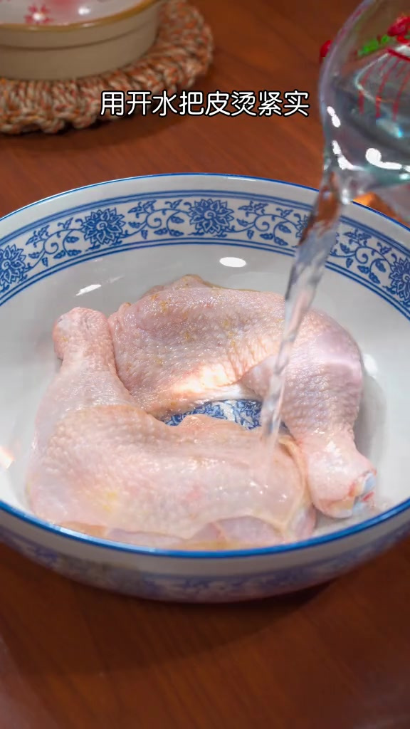 买来的大鸡腿这样做,咸香入味,滑嫩爽口孩子们抢着吃