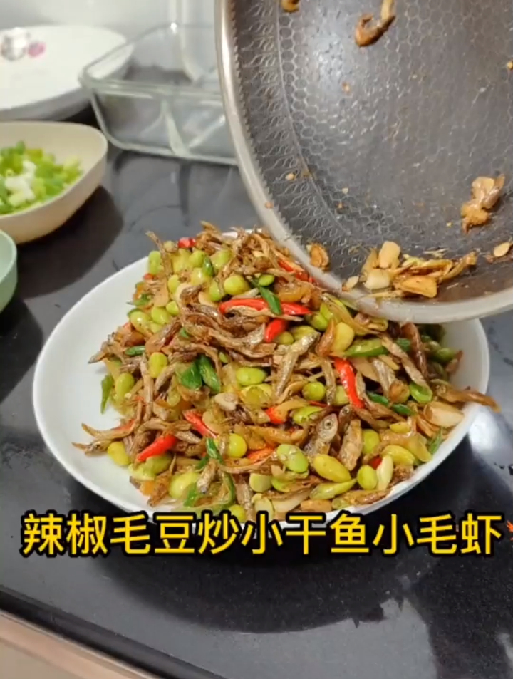 工作、生活随拍早上炒一点小菜带着吃工作午饭,擦洗墙壁上的笔印