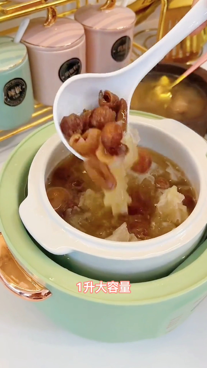 真的太喜欢这个可爱的小炖盅了!两个内胆:一个紫砂、一个白瓷!