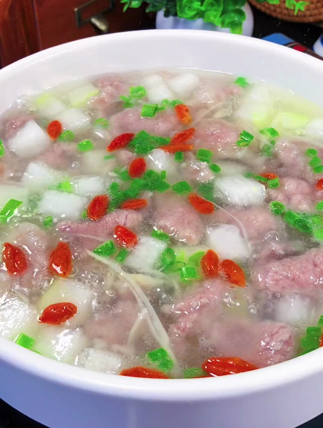 这汤太鲜啦,大餐过后必须安排一顿冬瓜汤,刮刮油