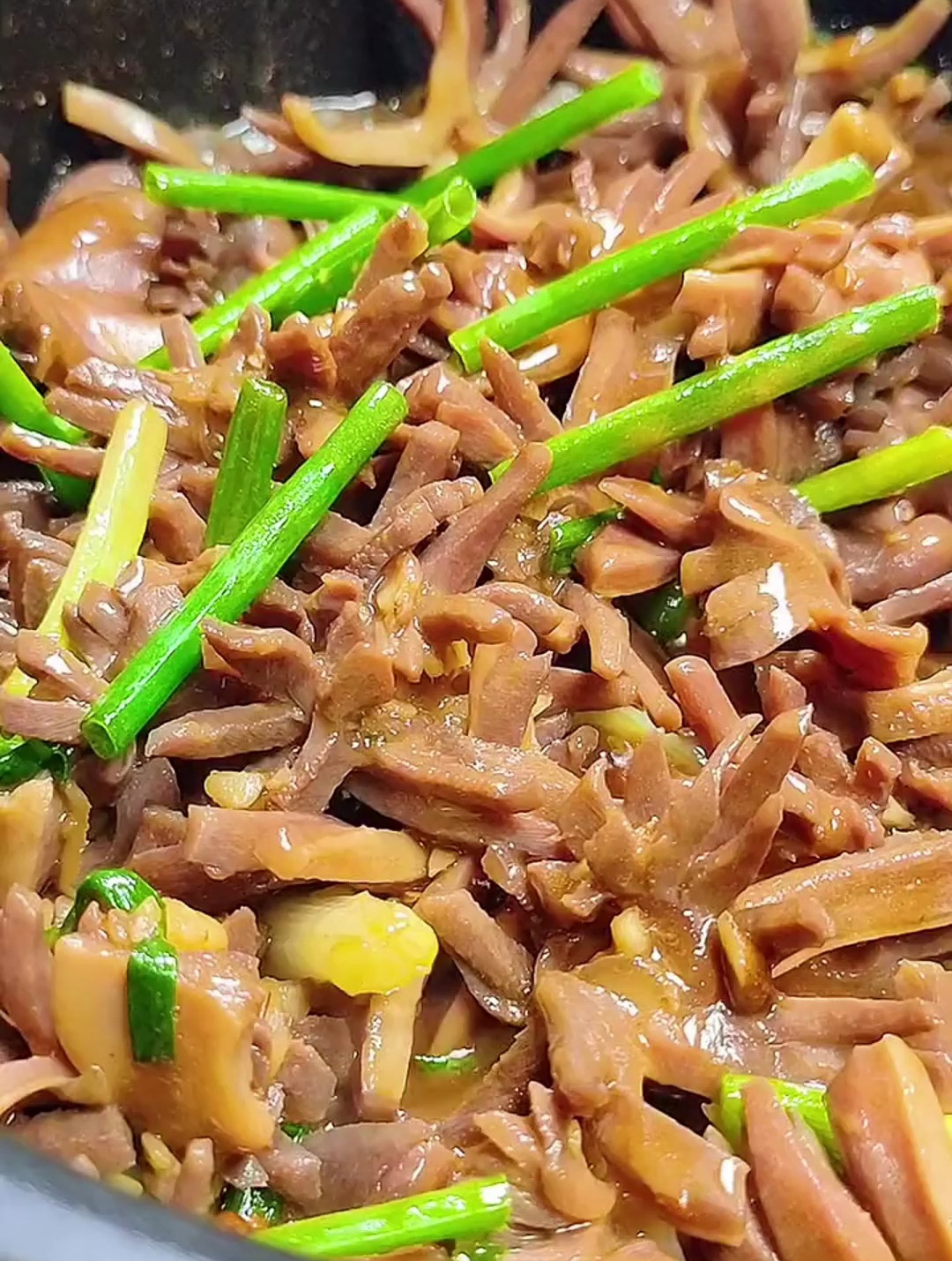 老广最爱的沙姜鸡胗煲,最好吃的做法,不放一滴水又香又下饭