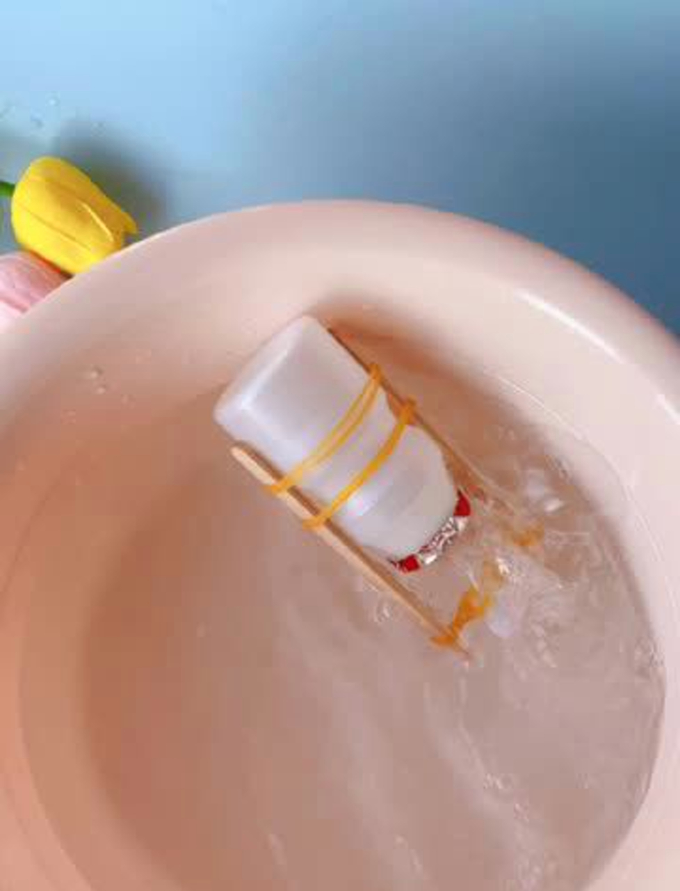 喝完饮料的瓶子别扔,来做个家里就能玩水的小船 亲子手工 创意手工 废物利用