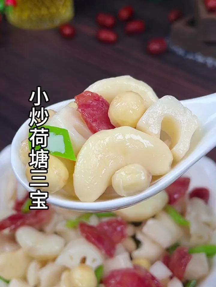 精选湖北洪湖新鲜的莲子、脆藕、菱角!可以清炒、煲粥