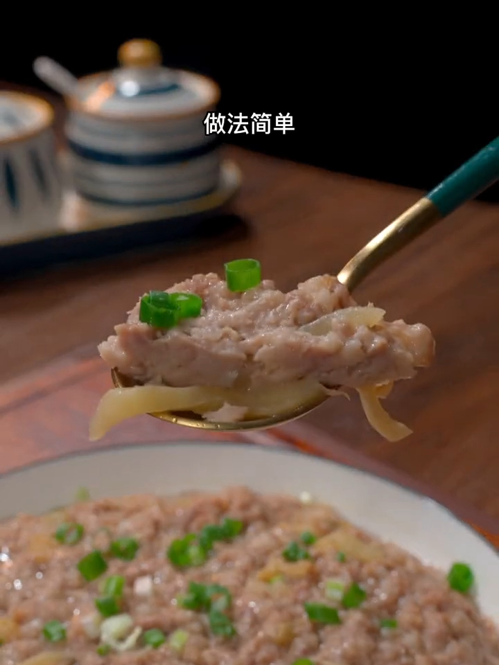 被全家人夸的榨菜蒸肉饼,小时候的味道