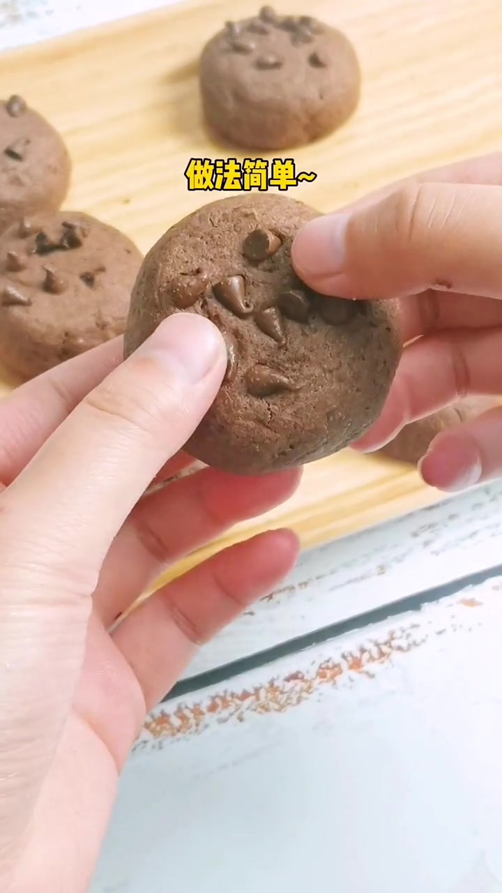 学员们都在做饼干小礼盒