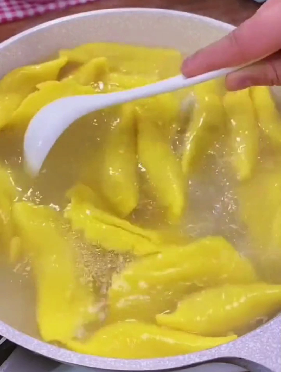 好吃的黄金蛋饺,吃火锅、烧汤、麻辣烫的好搭档,蒸来吃也鲜美
