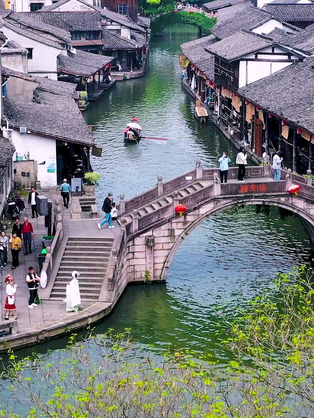 许银炜:绍兴师爷故里——到安昌古镇坐坐乌篷船,尝尝腊肠酱鸭