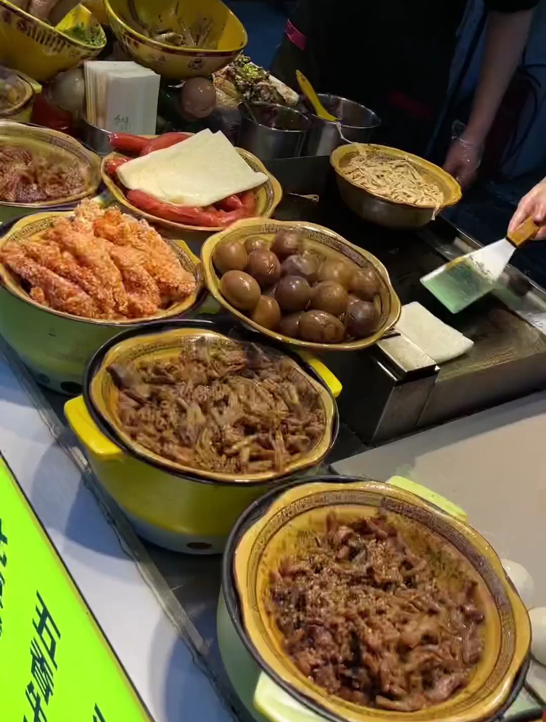 香辣鸭肠卷饼!鸭肠好好吃!满满的都是料!