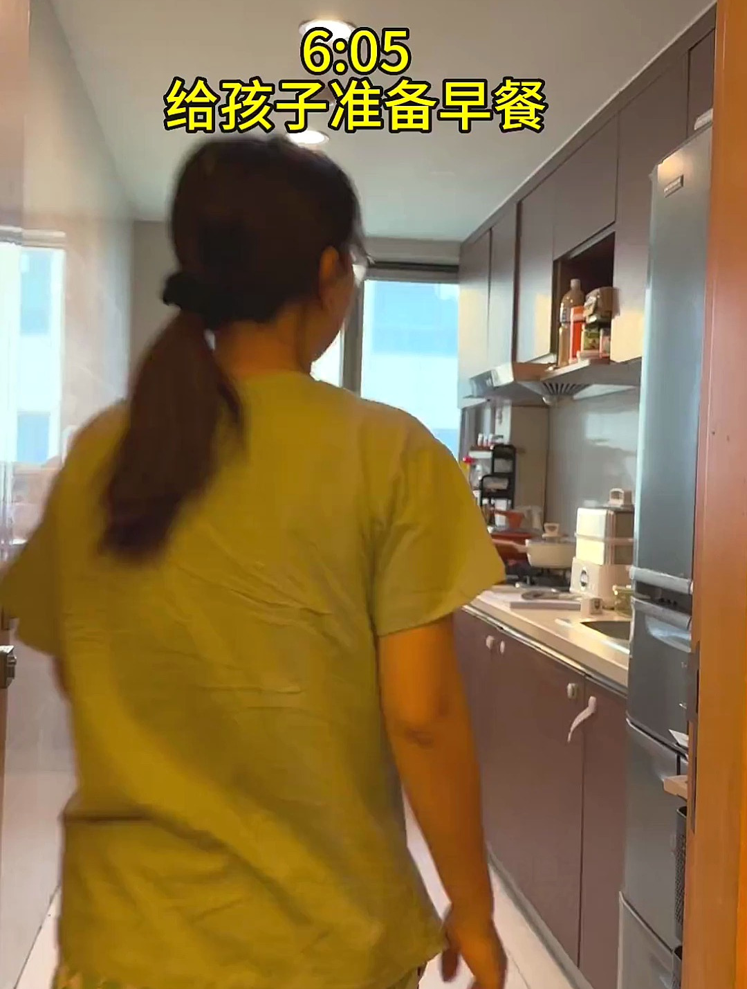 家里有两个学生的早晨是这样的睦睦想在家吃早餐