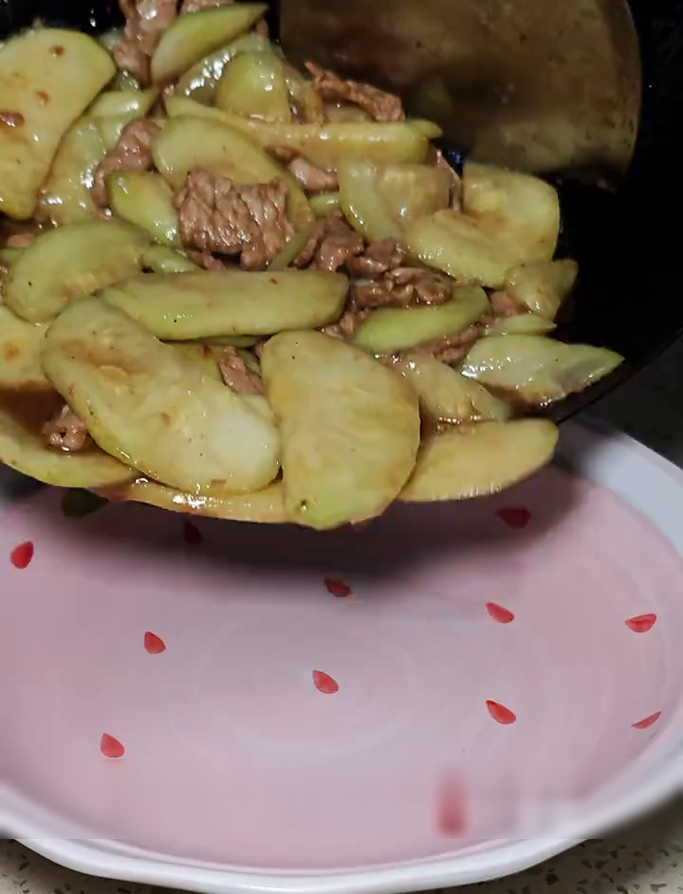 小糖人每天带饭上班，控糖美食来袭——西葫芦炒肉片