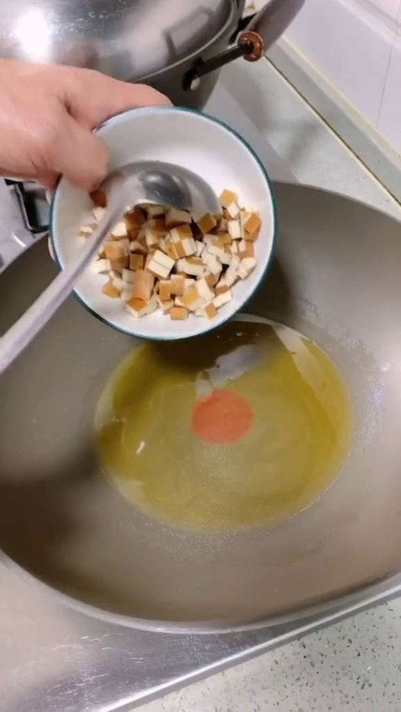 自制砂锅米线做法,陕西人或者来过陕西的朋友肯定都喜欢吃街边美