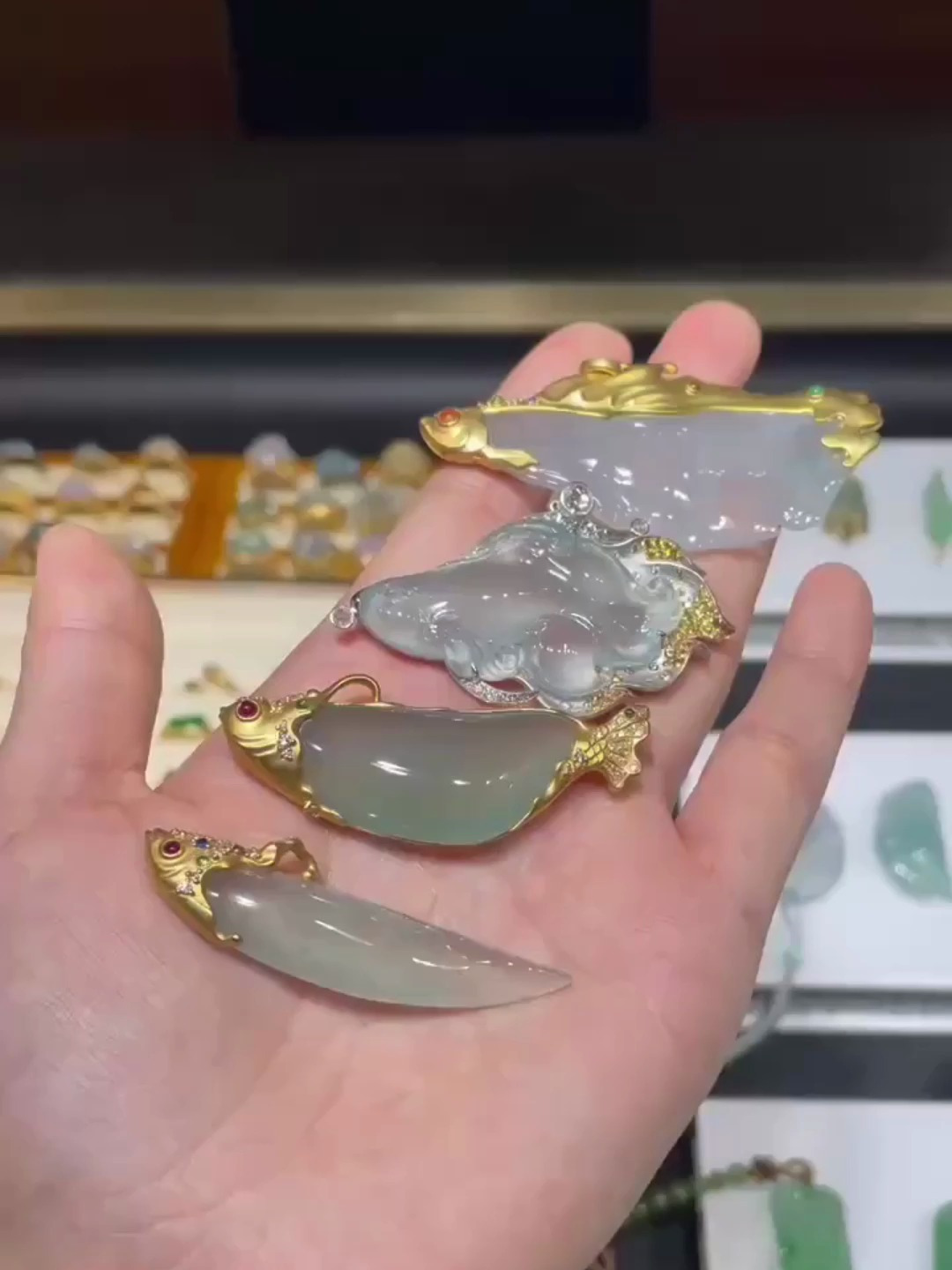 如鱼得水力争上游,翡翠鱼儿的寓意也是深得人心的!