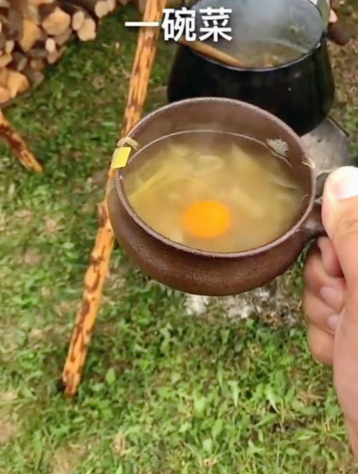 中世纪,欧洲人不是穷得只有黑面包、煮豆子吗