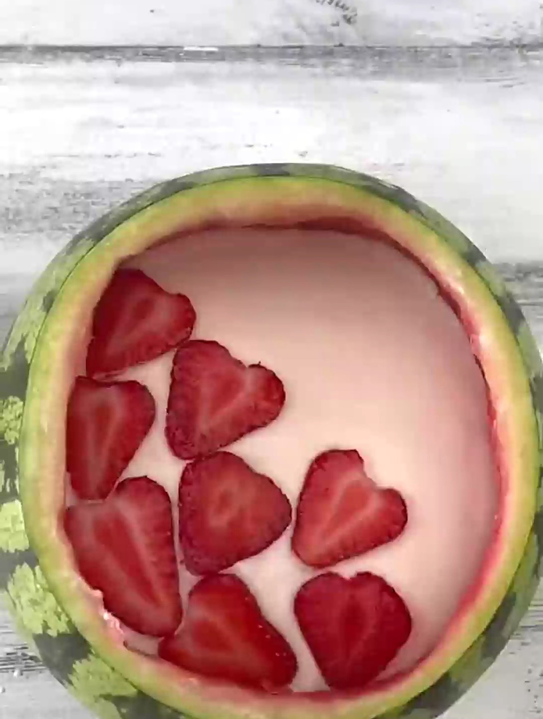 美食分享:在西瓜里做个芝士蛋糕