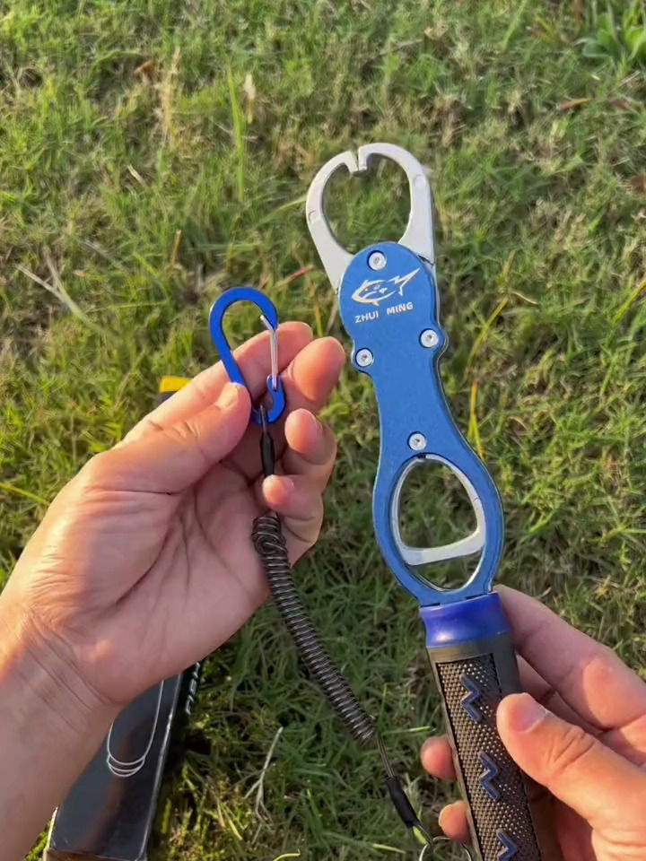 我每次钓鱼都会用的控鱼器,夹的紧不跑鱼,特别要提一下还能计重