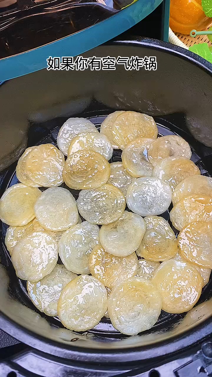 如果你有空气炸锅,可以做小时侯爱吃的炸虾片