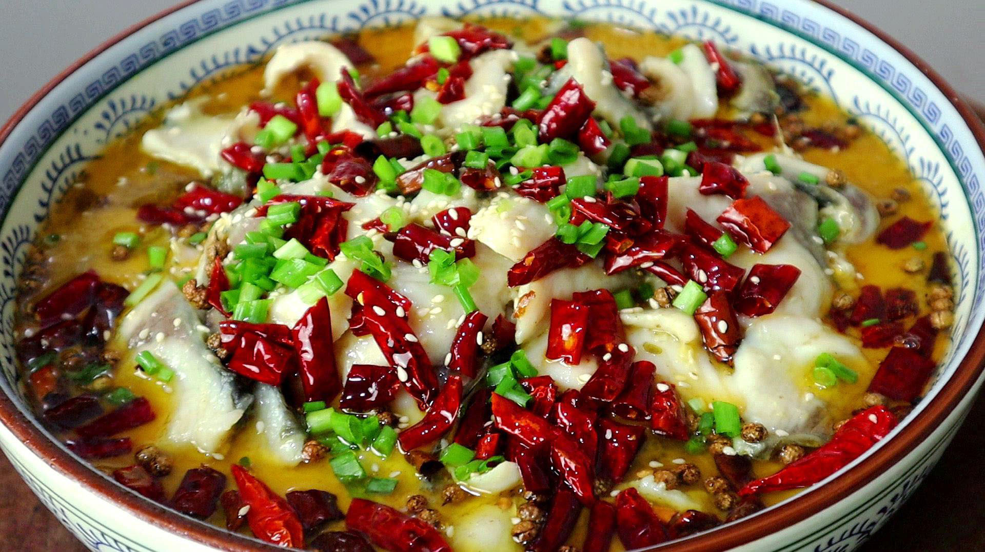酸菜鱼你真的会做吗？饭店大厨教正确做法，鱼片滑嫩Q弹超好吃