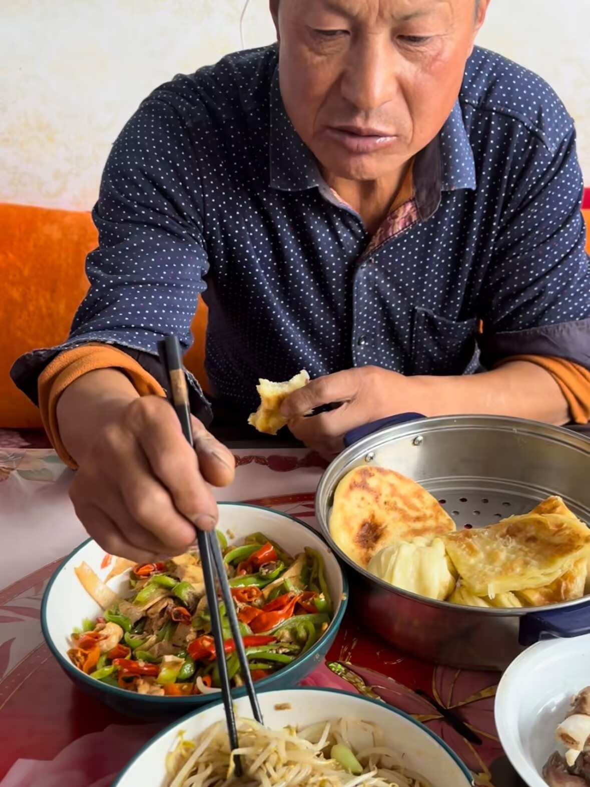 现宰羊到家!分分钟剔好,肉质鲜红似牛肉,想想都要流口水了