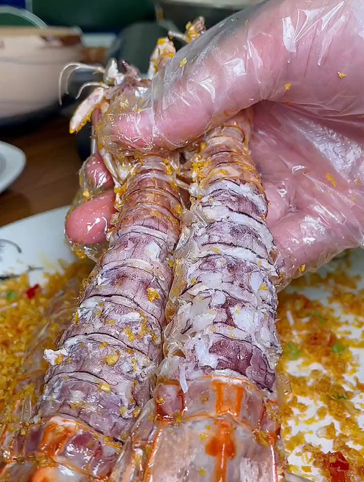 在珠海香洲有一家很火的食堂,吃饭宵夜一条美食街