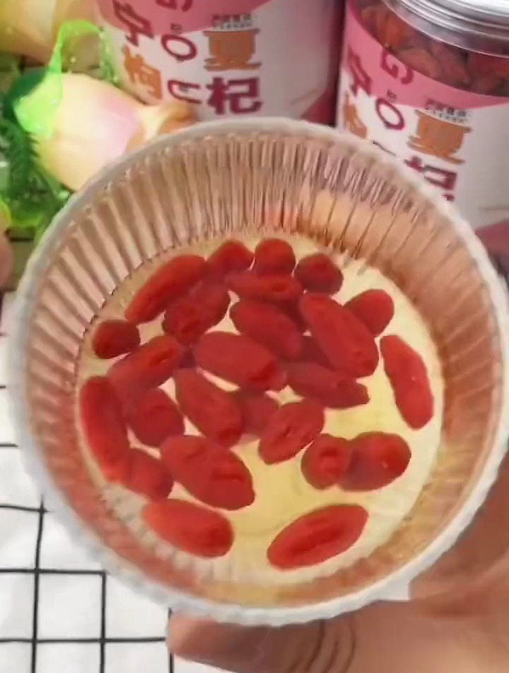 谁说只有男人才能吃枸杞?女孩子也要多吃枸杞,泡水喝最好!