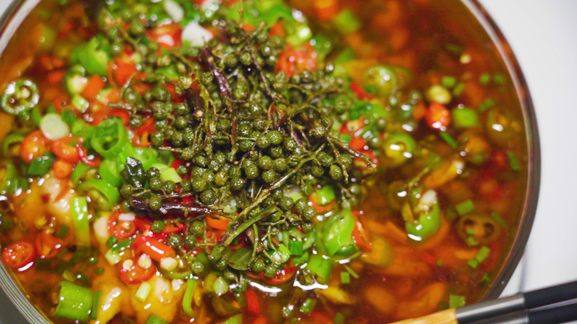 川菜厨子教你做江湖菜，一条3斤重的草鱼做鲜椒水煮鱼，霸道惨了