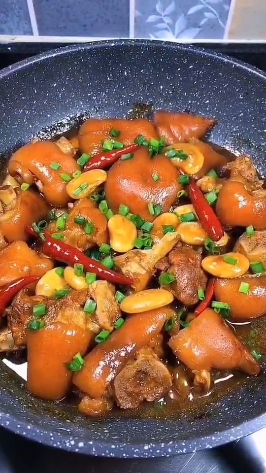 芸豆炖猪蹄比烧猪蹄好吃100倍,方法简单,赶紧做给家人吃