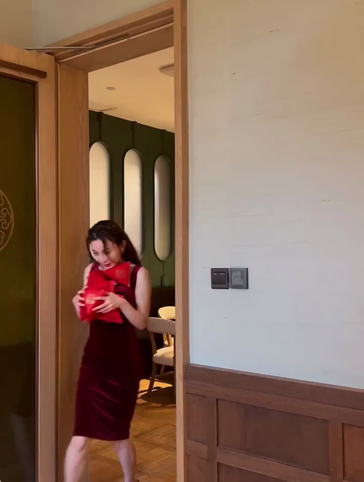 普通女孩变自信国庆订婚的姐妹,提前码住