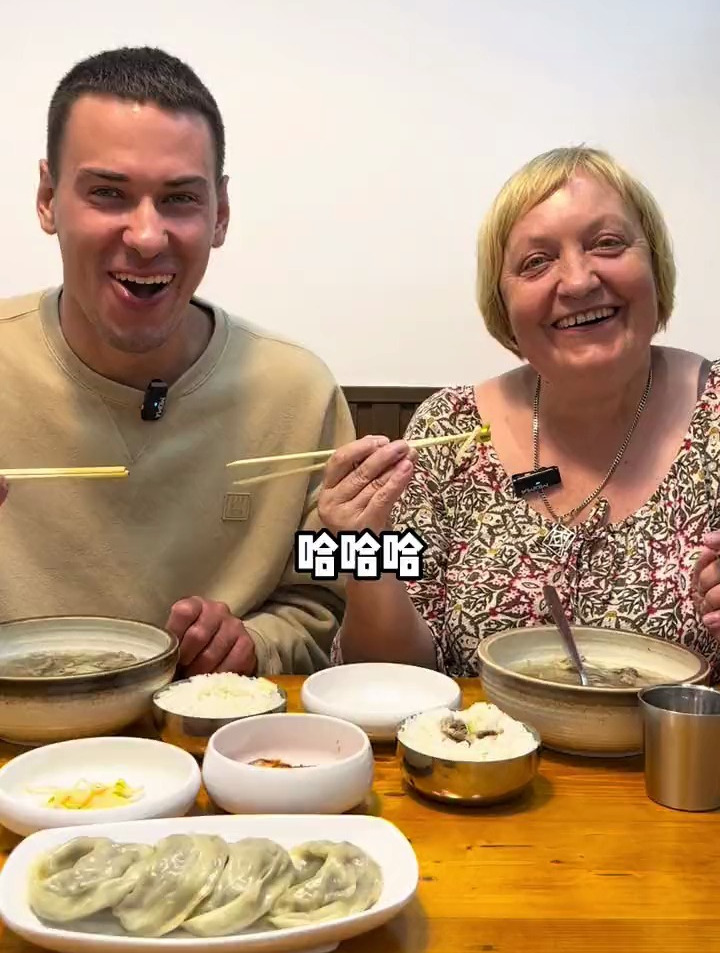 带白俄罗斯妈妈吃中国朝鲜族特色菜!