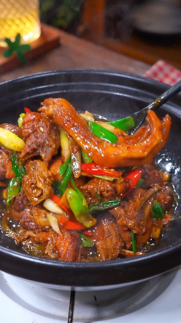 越吃越过瘾的干锅紫苏鸭