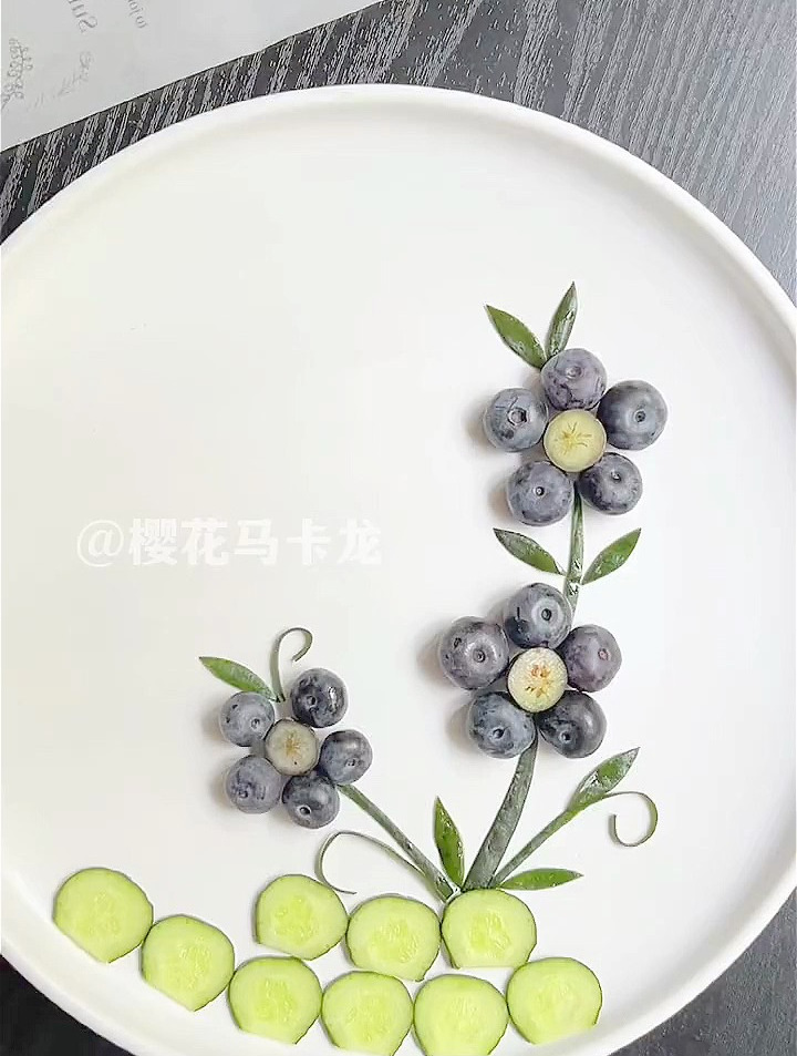 用蓝莓摆个好看的盘子,果蔬造型 水果的另类打开方式