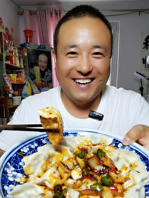 简单美味,自己包的饺子味道就是香,香菇猪肉馅味道绝绝子好吃