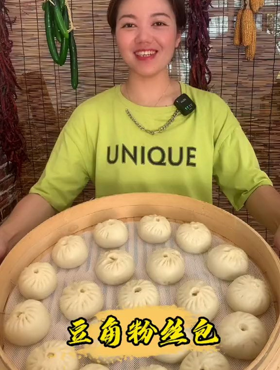 豆角别再泡着吃了,直接包成豆角粉丝包一口气可以吃上好几个