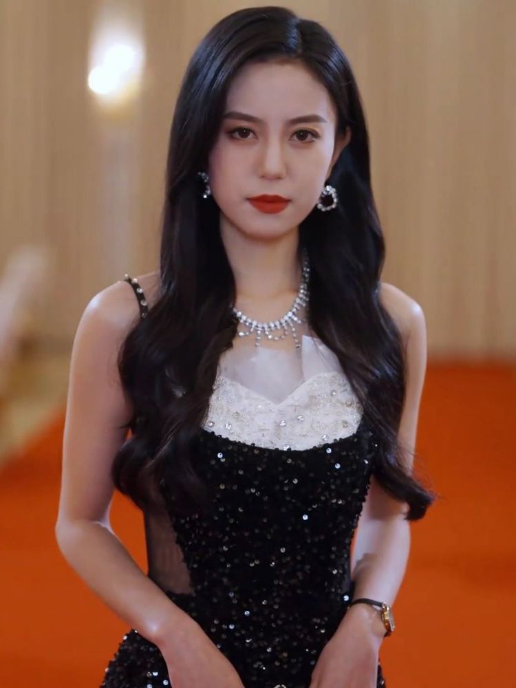 保姆餐餐大鱼大肉,却给孩子吃咸菜馒头,后妈都看不下去了