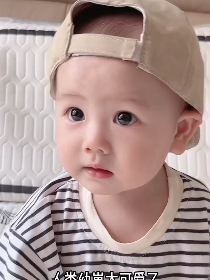 人类幼崽究竟有多可爱?表情变化一个接一个,委屈的样子真可爱!