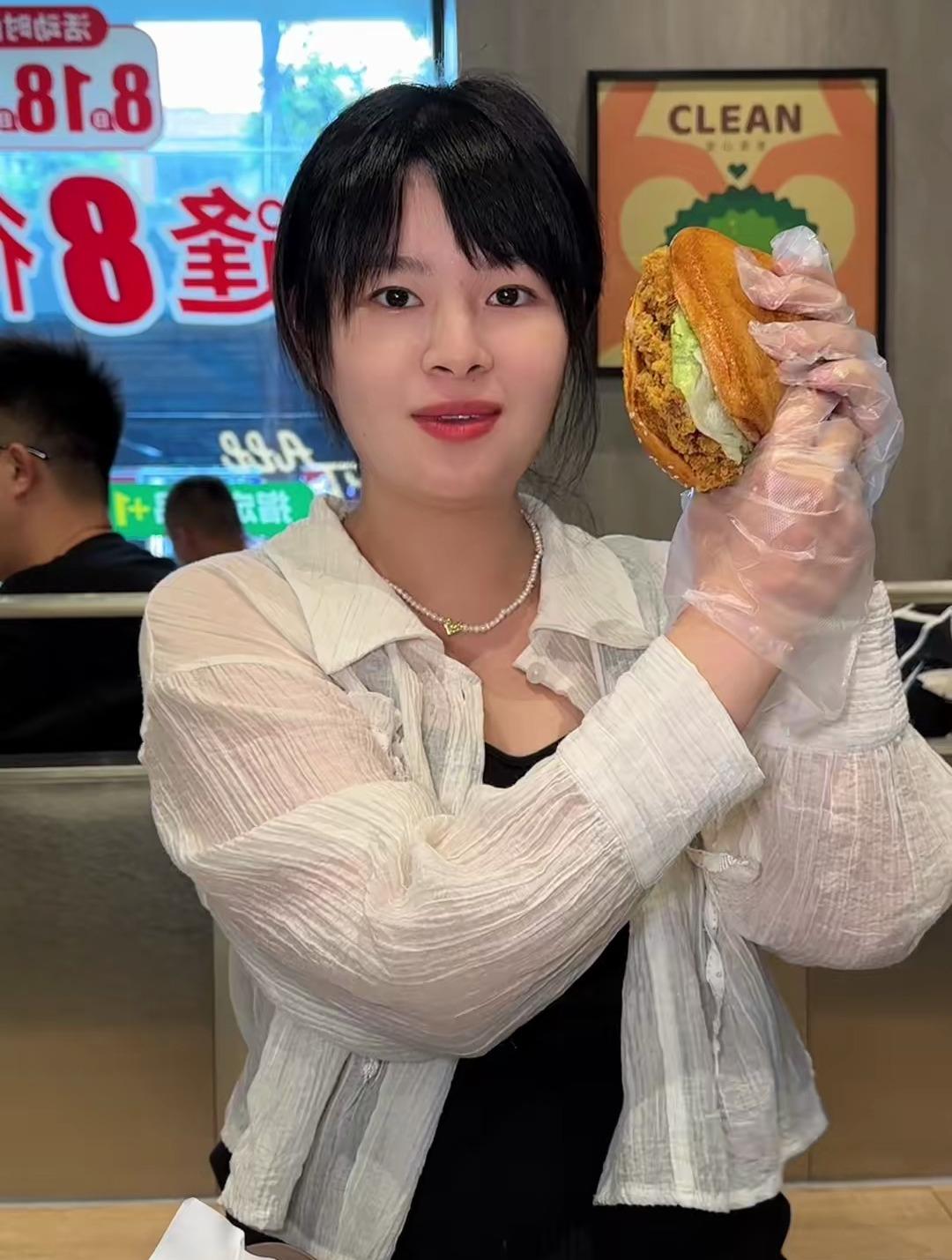 德克士666啊!手枪形状的手枪鸡腿堡也来了!