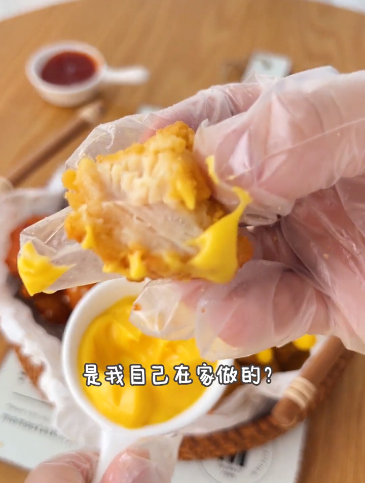 香辣脆皮炸鸡 每一块都裹满酱汁