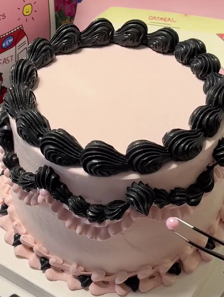 black代表温柔,pink代表温柔,所以喜欢BLACKPINK 沉浸式做蛋糕
