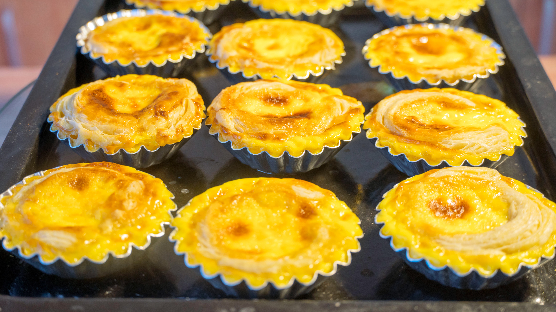 4个蛋黄，半杯牛奶，做蛋挞就是这么简单，完爆KFC，比买的还好吃