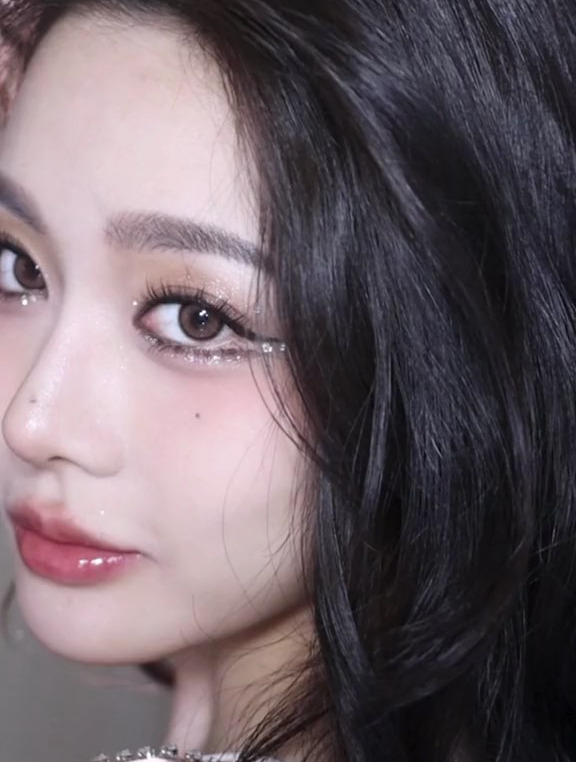 美神降临!清冷又华丽的钻光人鱼妆