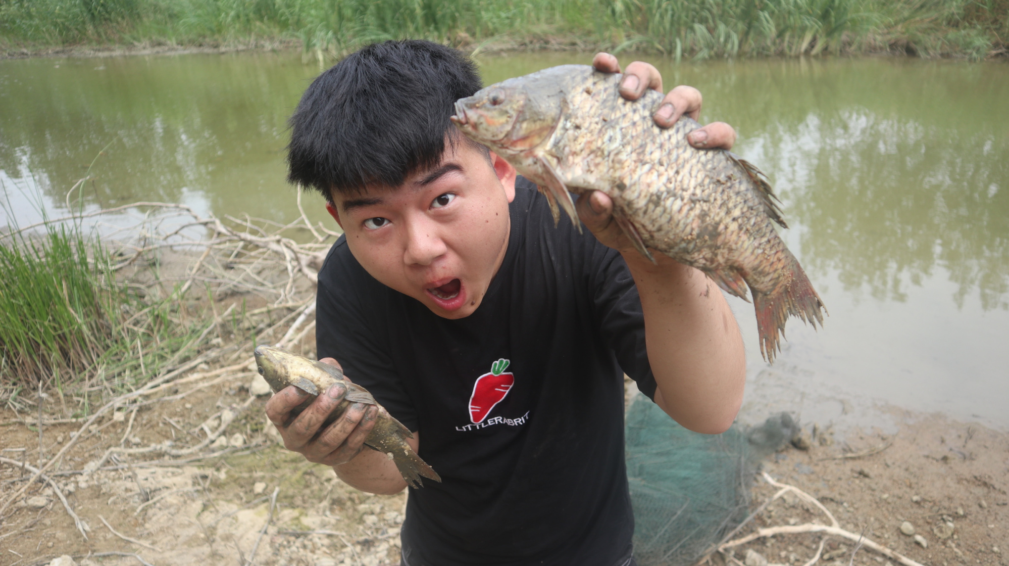 挑战十米长地笼,湖里竟然发现了两条黄河鱼!竟然还是个母子鱼!