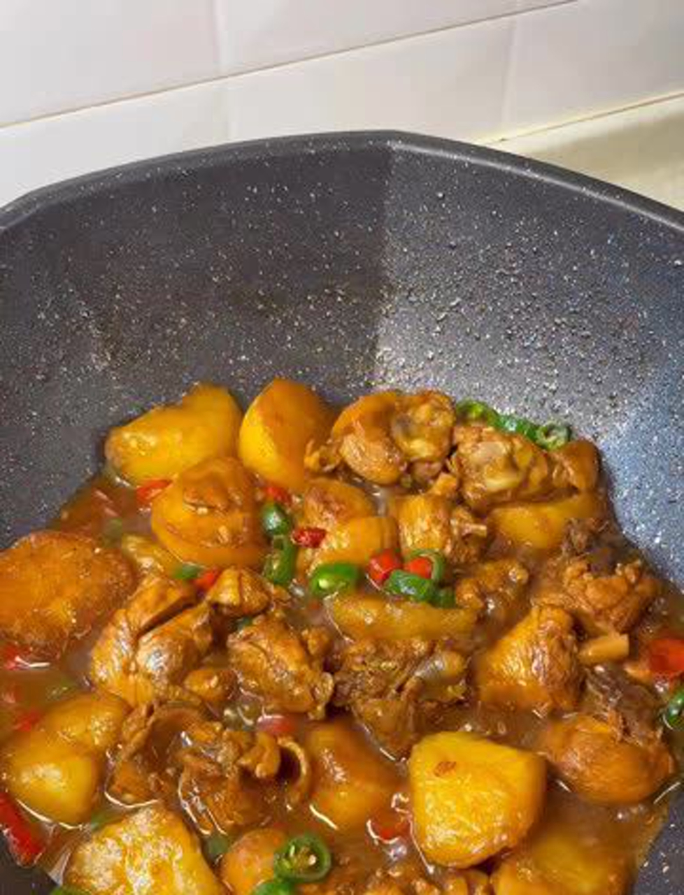 土豆炖鸡腿,香喷喷的家常美味!