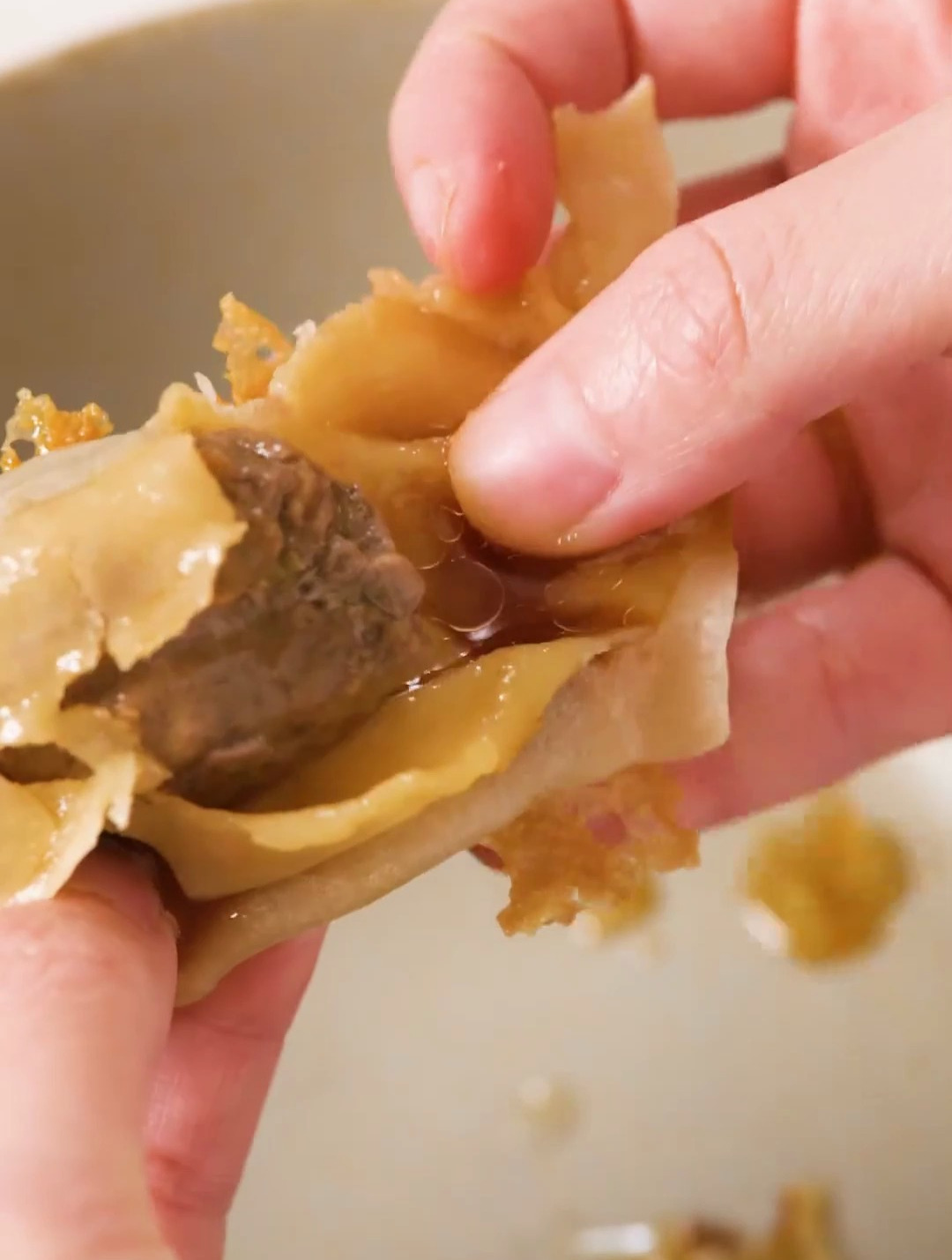 出锅秒光的冰花牛肉锅贴,原来这么简单!