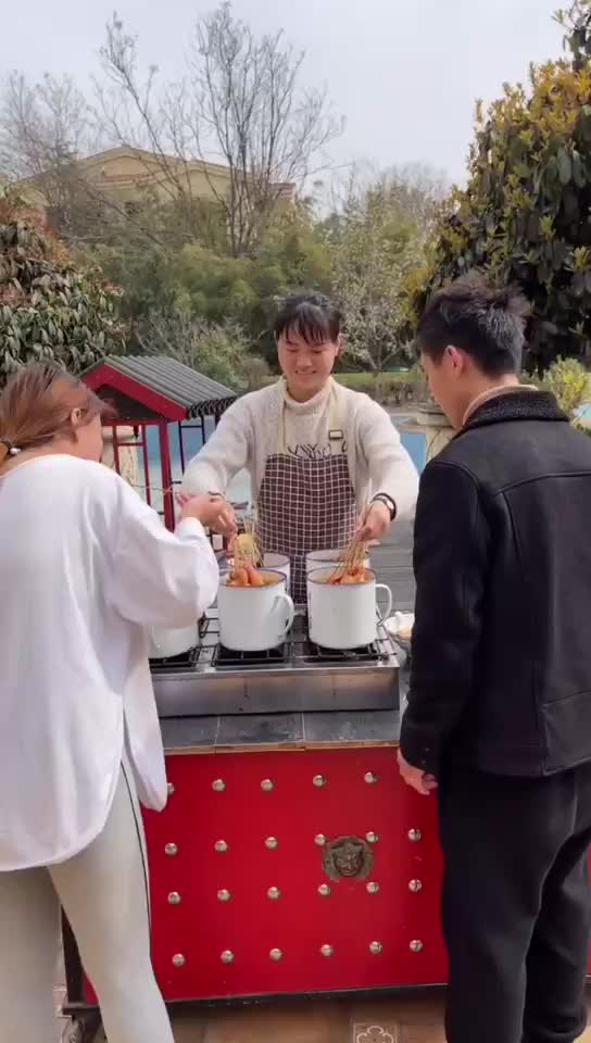 好吃停不下来行走的火锅杯冒烟果汁饮料杯摆摊设备