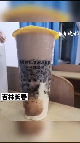 有网友爆料:长春宽城万达张阿姨奶茶偷工减料!奥利奥蛋糕奶茶里没有奥利奥!