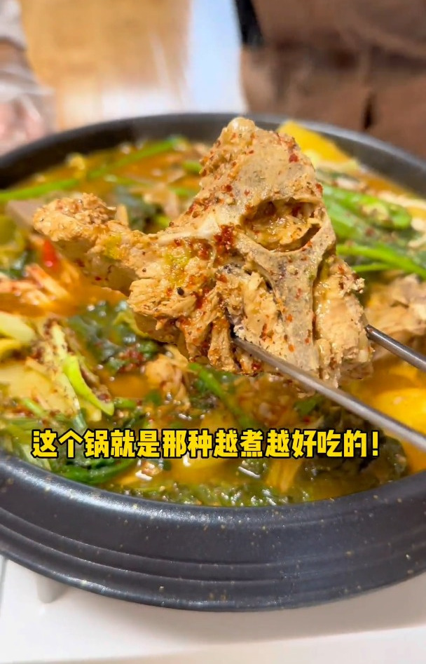 正宗的辣土豆脊骨汤做法 我婆婆做的吃一次夸一次 肉嫩汤鲜