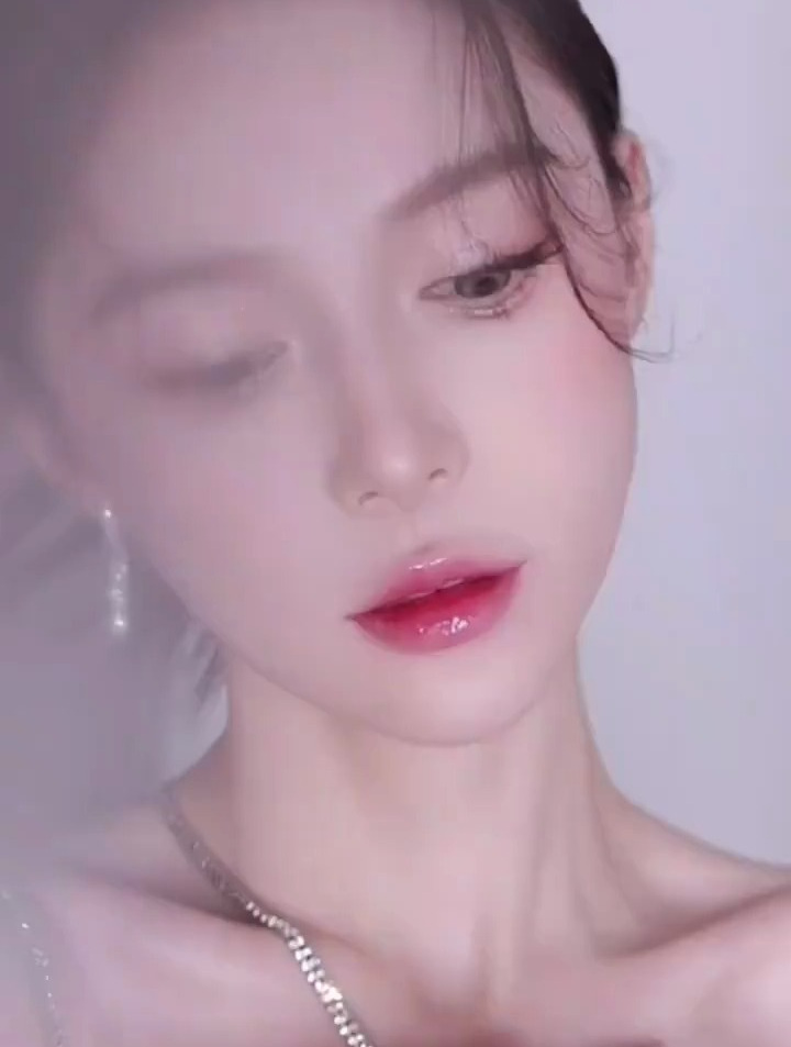 人鱼姬妆容,来学一个波光粼粼般闪耀的人鱼姬妆容吧